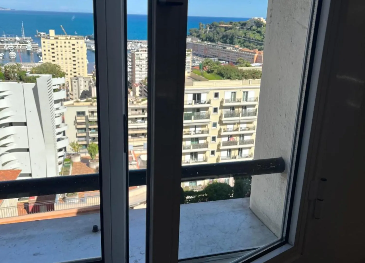 Apartamento Plein coeur de Monaco, à 300 mètres à pied du port de Monaco, 4 pièces, escaliers vue mer.